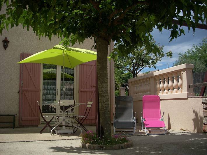 Gîte pour 4 personnes, avec terrasse à Maraussan