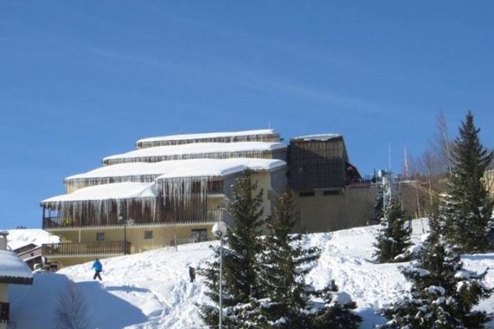 Ganze Wohnung, 2-Zimmer-Wohnung direkt an der Piste mit freiem Parkplatz und herrlicher Aussicht – Auris en Oisans in Auris, Nationalpark Écrins