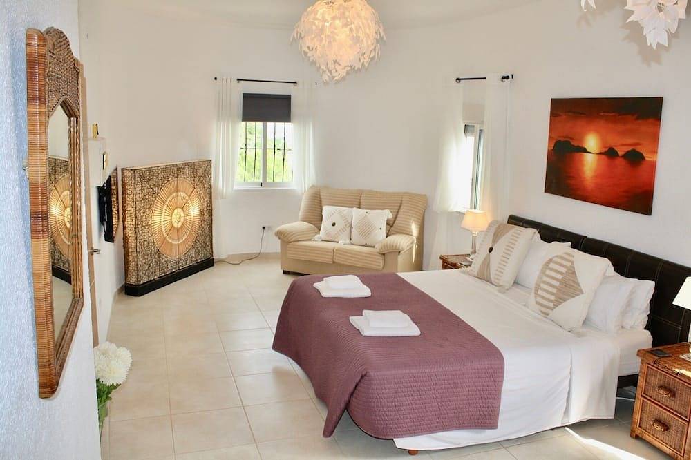 Superbe villa rénovée de 3 chambres, piscine privée, clim, wi-fi 300mb, parking in Pedreguer, Costa Blanca