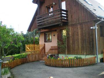 Gîte pour 4 personnes, avec jardin et piscine à Biesheim