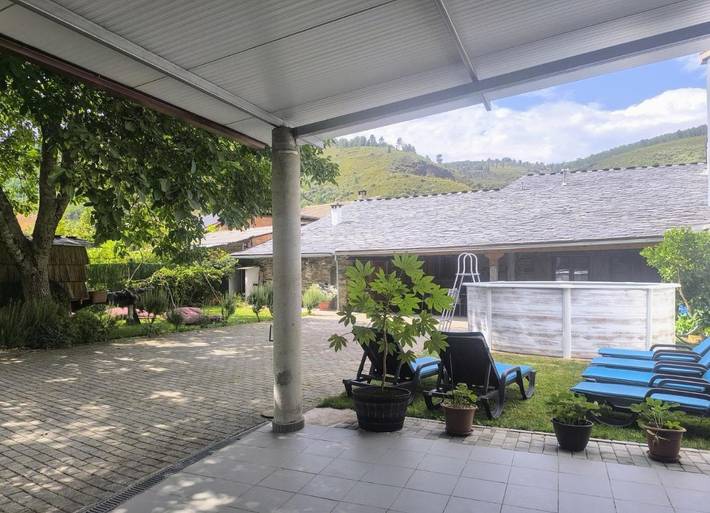 Casa de férias para 10 pessoas, com Terraço e Jardim e ainda Piscina and Vista em Montesinho