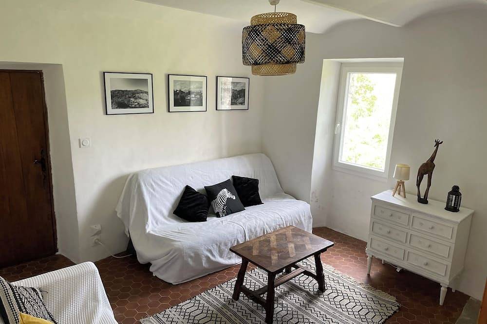 A 10 minutes de la rivière ! Maison typique ardéchoise, animaux acceptés. in Banne, Parc national des Cévennes