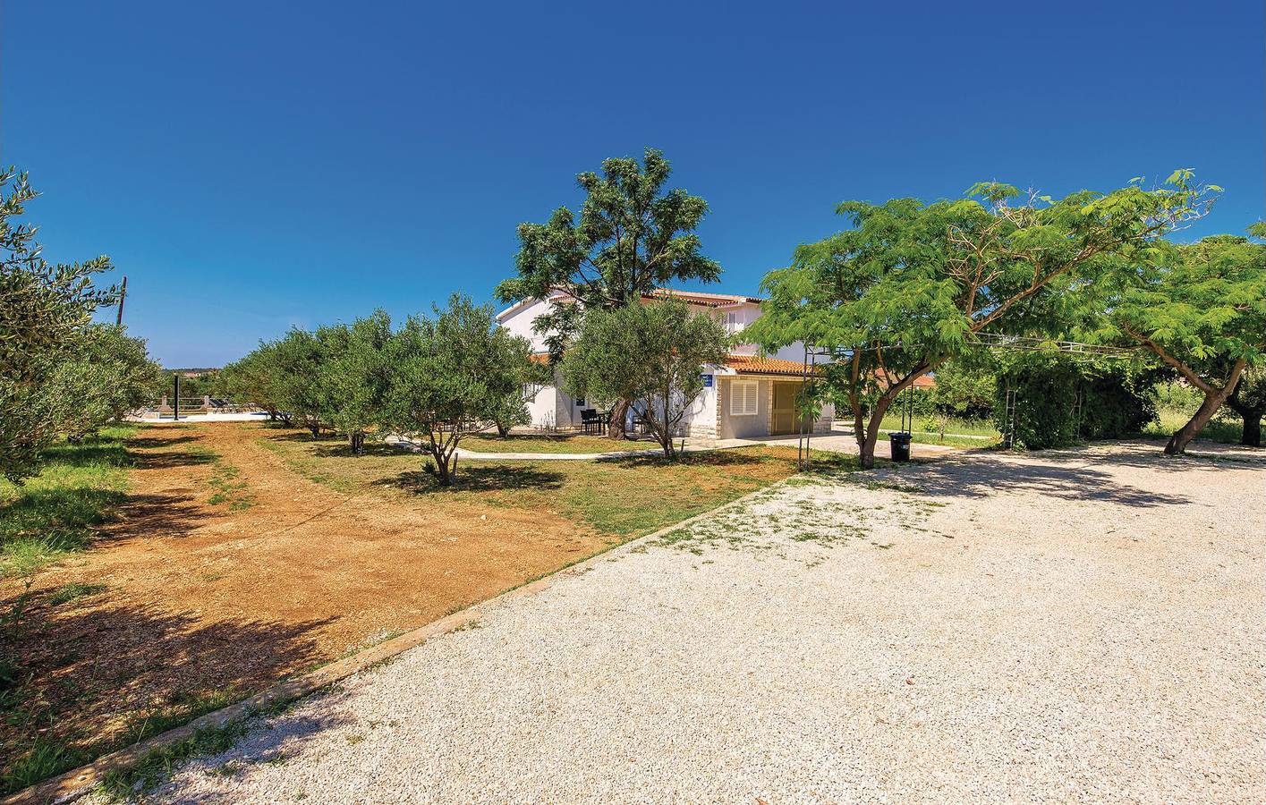Ganze Ferienwohnung, Gemütliche 2-Zimmer-Wohnung mit Meerblick, Pool und 900 m zum Strand in Kaštel (Barbat), Barbat na Rabu