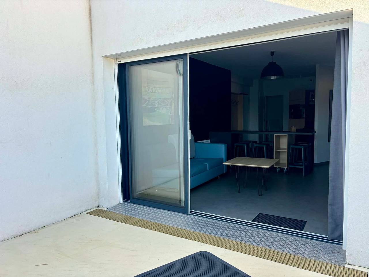 Appartement entier, Appartement Pmr 2 Chambres, Face Plage, Piscine, Balcon, Pour 6 Personnes, Animaux Admis in La Tranche-sur-Mer, Vendée