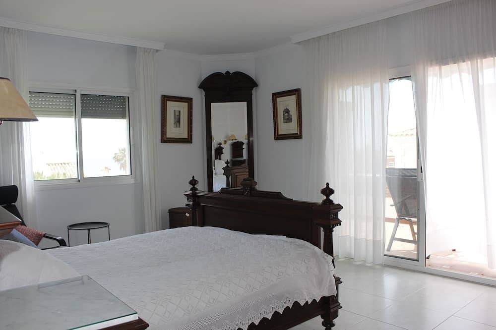 Near the Sea , Views and Golf Junto al Mar y el Golf en el Faro. in Mijas Costa, Mijas