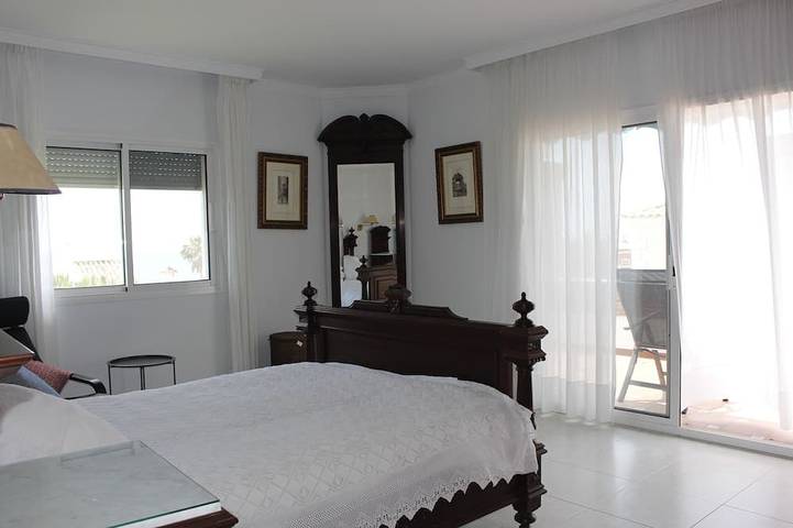 In der Nähe vom Meer, Ansichten und Golf Neben dem Meer und Golf am Leuchtturm. in El Faro, Mijas