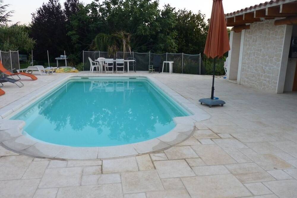 Farmhouse in the Camargue countryside with park in Beaucaire, Nimes und Umgebung