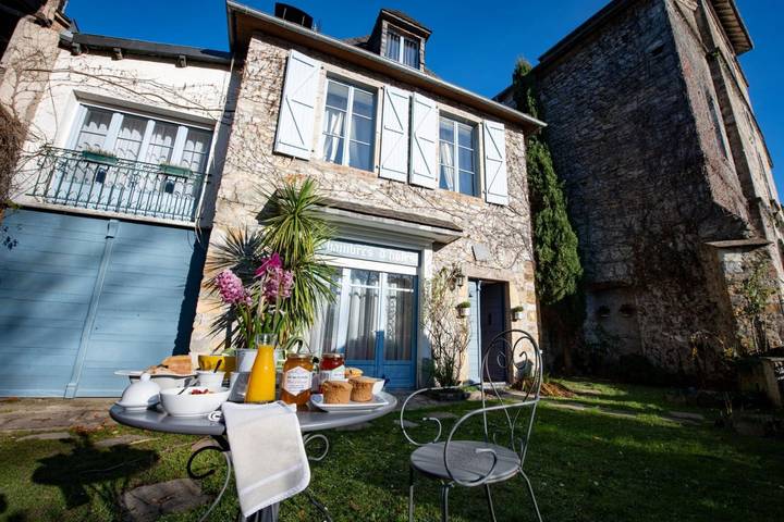 Chambre d’hôte pour 4 personnes avec terrasse in Oloron-Sainte-Marie, Béarn
