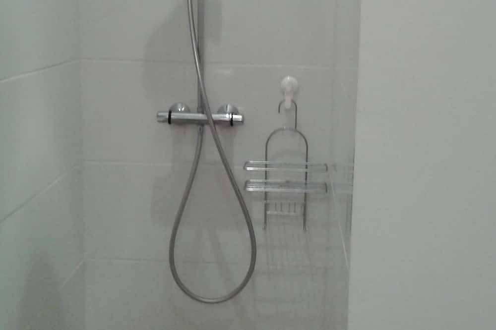 Apartamento entero, Villa inferior solo qqs Kms Beach Studio 3 * - Piscina, juegos, .. in Auriol, Marsella region