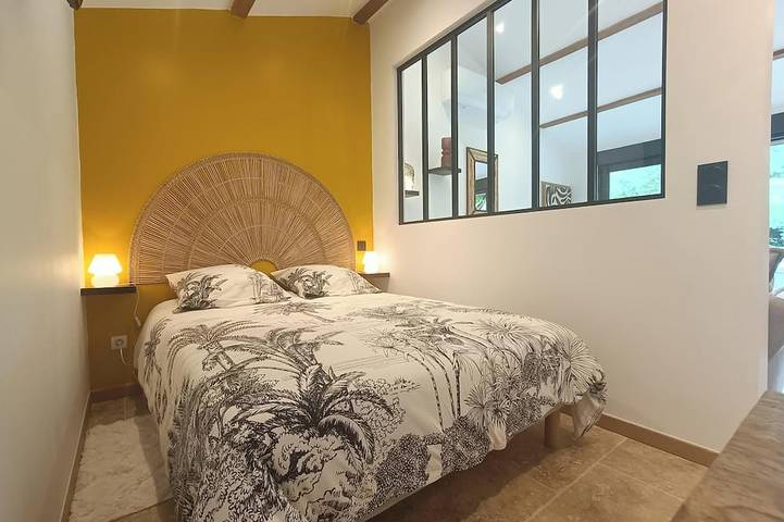 Gîte pour 2 personnes, avec terrasse ainsi que jardin et jacuzzi à Saint-Just-d'Ardèche - 2