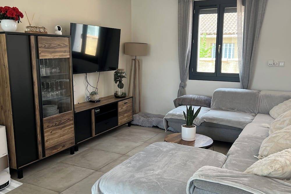 Rent villa 3 bedrooms, swimming pool, near Avignon in Le Pontet, Vaucluse
