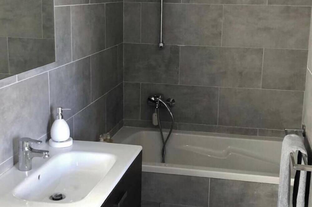 Villa Mado, 4 bedrooms, swimming pool, sleeps 6 in Sainte-Lucie de Porto-Vecchio, Zonza