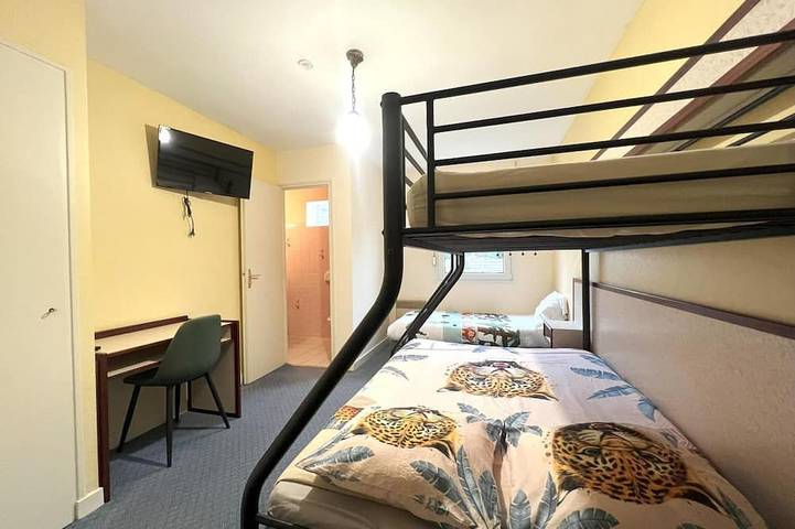 Chambre d’hôte pour 4 personnes, avec Jardin à Caurel - 2