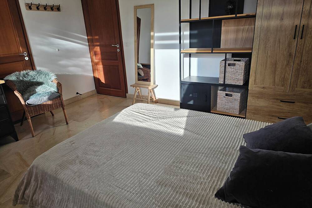 Private Estate with Pool – Apartment + Poolhouse near Versailles & Paris in Neauphle-le-Château, Yvelines