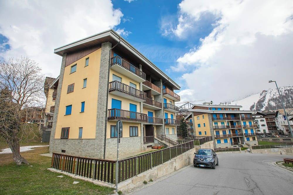 Entire apartment, Studio Paradiso - Ski In Ski Out 300m, Sestriere, Italy in Sestriere, Via Lattea