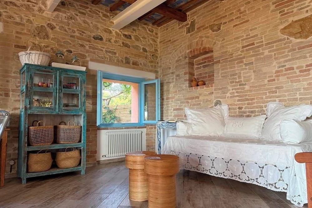 Brezza blu, romantica dimora per un soggiorno in relax, con meravigliosa vista in Monterubbiano, Provincia di Fermo
