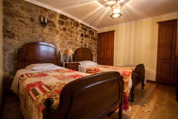 Location de vacances pour 6 personnes, avec piscine ainsi que jardin et balcon dans Ponte da Barca - 4