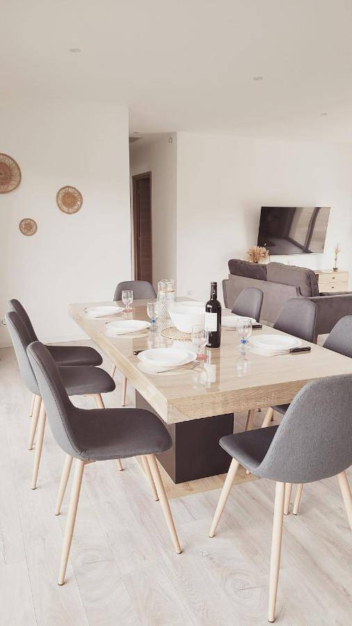 Location de vacances pour 8 personnes, avec jardin ainsi que terrasse et piscine à Le Pian-Médoc - 3