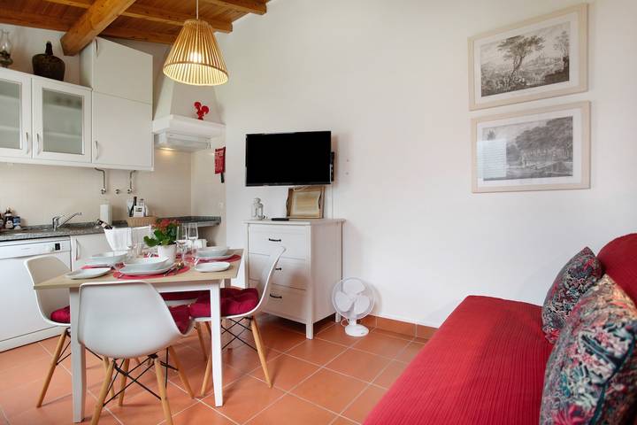 Entire apartment, Apartment 'Páteo Da Várzea 3' with Shared Garden and Wi-Fi Access in Colares, Costa de Lisboa