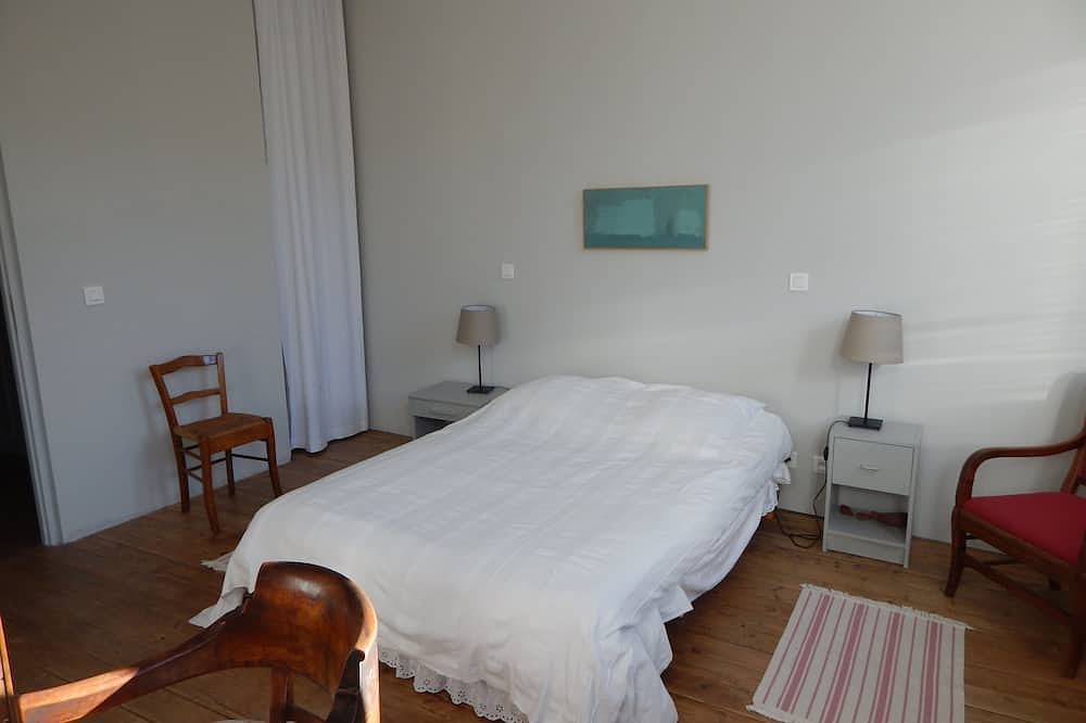 Dorfhaus in Drôme Provençale im Jahr 2018 restauriert in Grillon, Enclave de Valreas