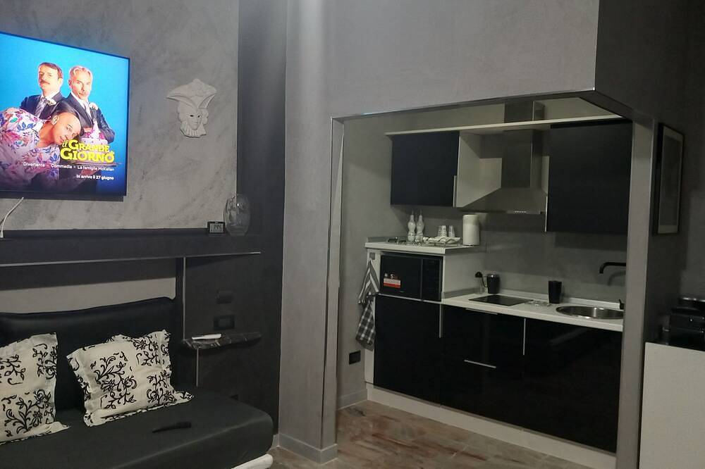 Luxurious B&B_Junior Suite Black room in Palmi, Tyrrhenian Coast Kalabria