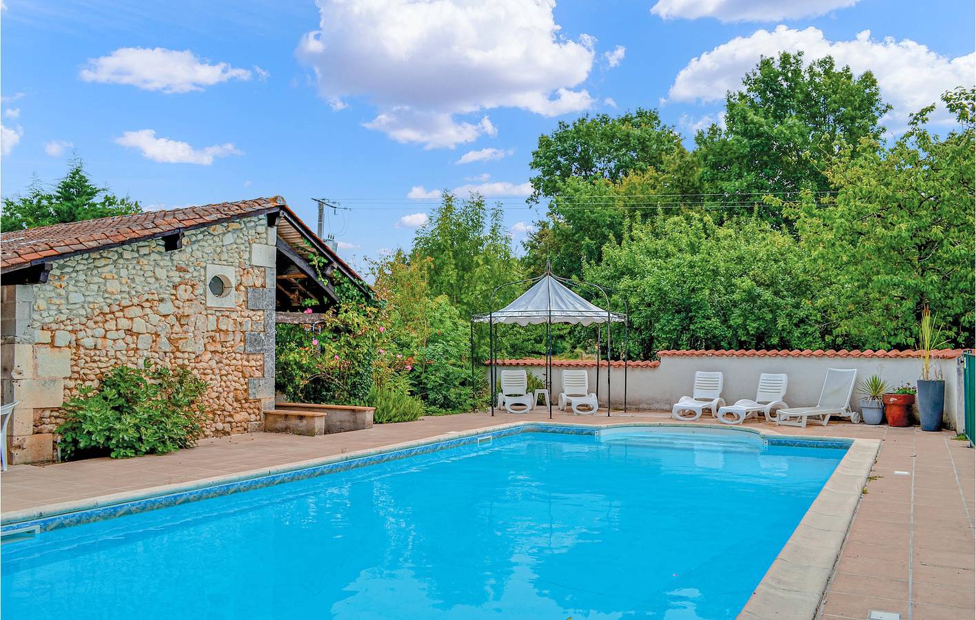 Charmant Apt. de 135sqm : Piscine, Jardin, Parking, Vélos & WiFi, près de Chassaignes 2km in Vanxains, Périgord Vert