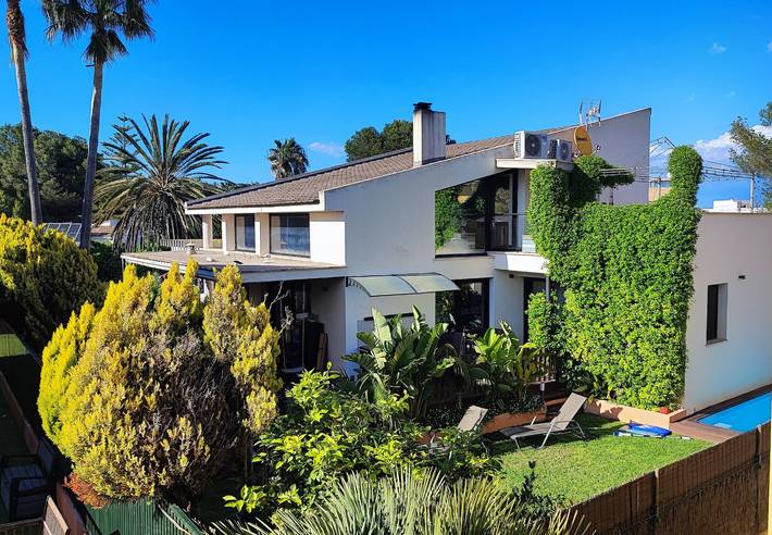Ferienhaus für 7 Personen, mit Balkon und Whirlpool sowie Terrasse und Garten in Alcúdia