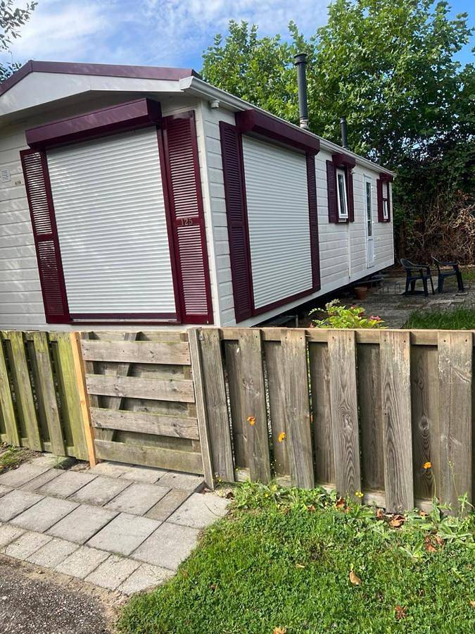 Bungalow für 6 Personen, mit Terrasse und Garten in Bruinisse
