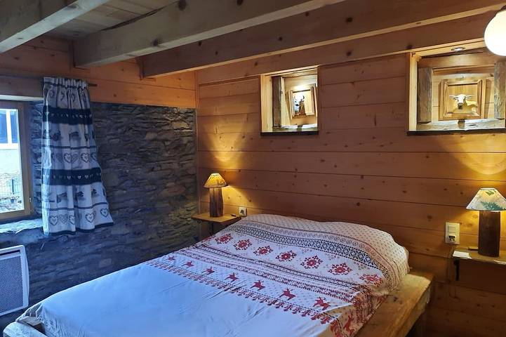 Location de vacances pour 10 personnes, avec terrasse et jardin, animaux acceptés à Antignac - 2