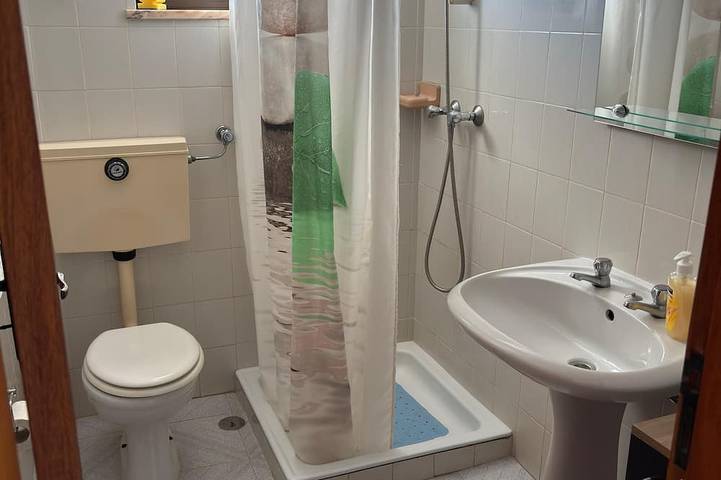 Apartamento entero, Apartamento T1 (B) junto a la playa para vacaciones in Carvoeiro, Distrito de Faro