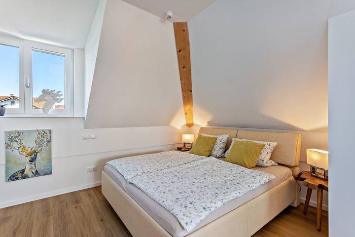 Ganze Wohnung, Ferienwohnung 'Dachgeschosswohnung mit Terrasse' mit Balkon und Wlan in Bruckmühl, Landkreis Rosenheim