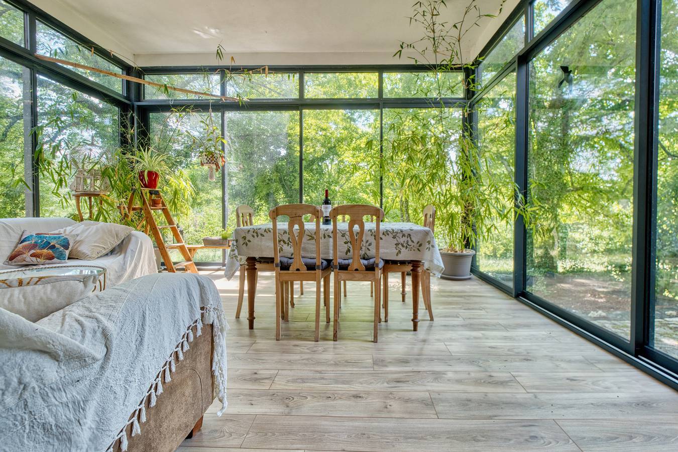 Apartamento inteiro, Apartamento 'Appartement La Montagne Sud' com jardim partilhado e acesso Wi-Fi in Allemans, Périgord Vert