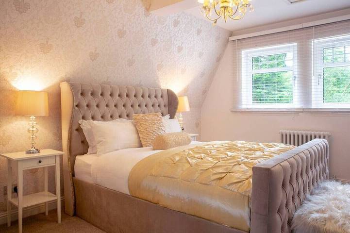 Country Home with Hot Tub & Sauna near Loch Lomond in West Dunbartonshire