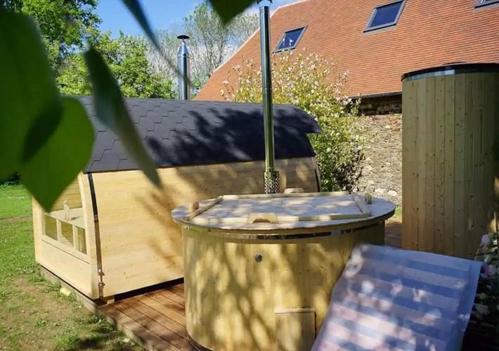 Location de vacances pour 4 personnes, avec jacuzzi et piscine ainsi que jardin et sauna à Sarlande - 3