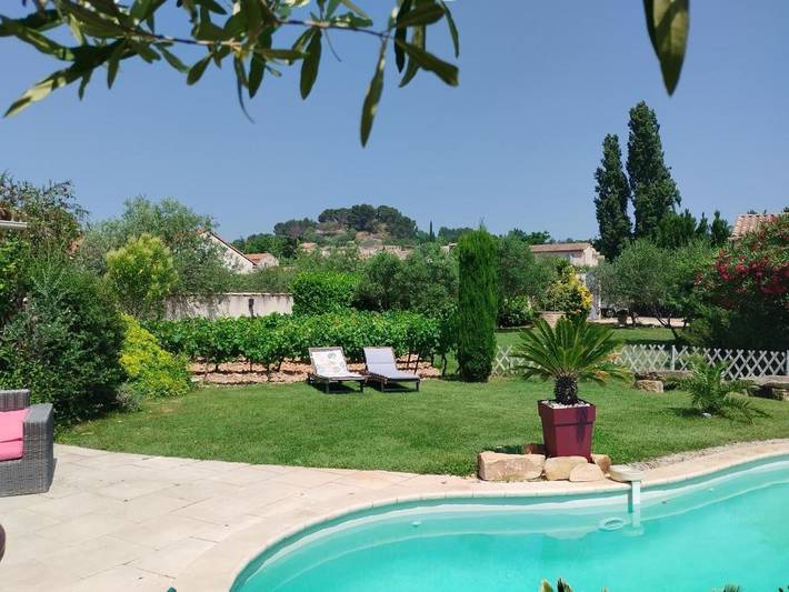 Location de vacances pour 2 personnes, avec terrasse et piscine ainsi que jardin et vue à Pujaut - 2