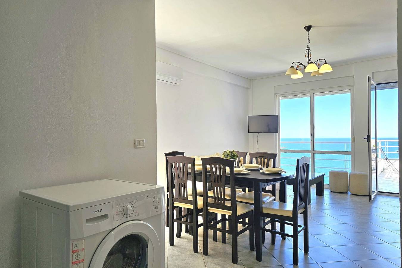 Ganze Wohnung, Ferienwohnung für 7 Personen mit Balkon in Sarandë, Vlorë