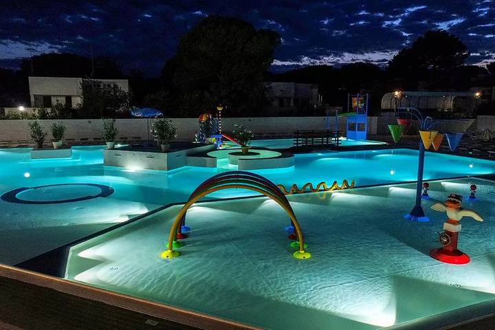 Mobil home pour 4 personnes, avec sauna ainsi que terrasse et piscine, animaux acceptés à Lido di Spina - 2