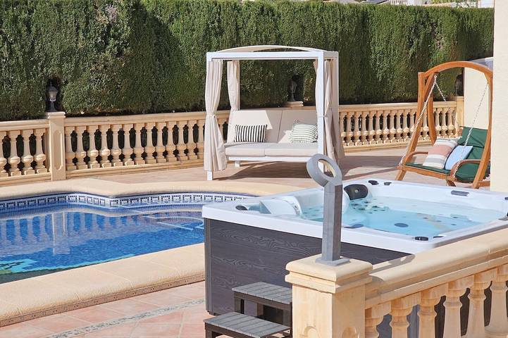 Villa für 8 Personen, mit Garten und Whirlpool, mit Haustier in Calpe