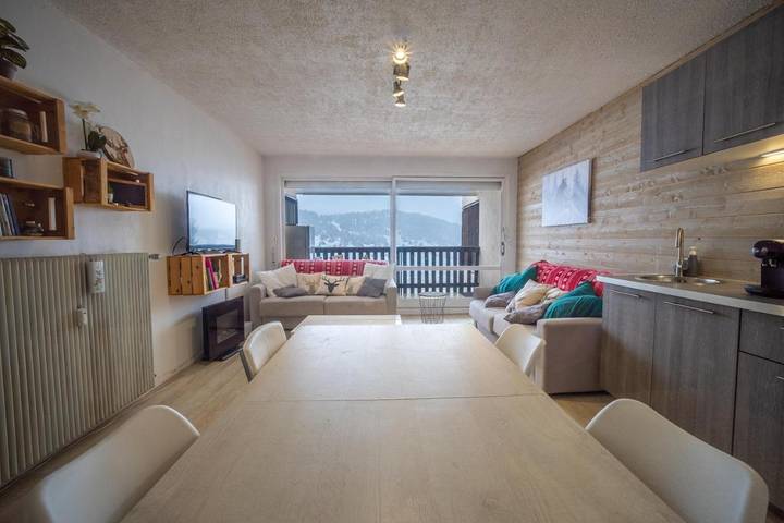 Gîte pour 6 personnes, avec vue et terrasse, animaux acceptés dans Gréolières les Neiges - 2