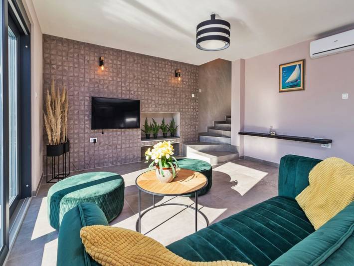 Ferienhaus für 8 Personen, mit Pool und Garten sowie Balkon, kinderfreundlich in Pula