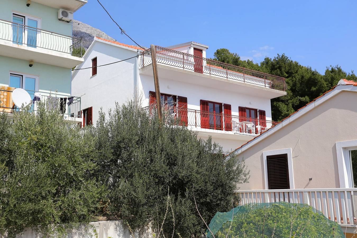 Ganze Wohnung, 3-Zimmer-Ferienwohnung mit Balkon und Meerblick Lokva Rogoznica, Omis A-10358-a in Lokva Rogoznica, Omis-Riviera
