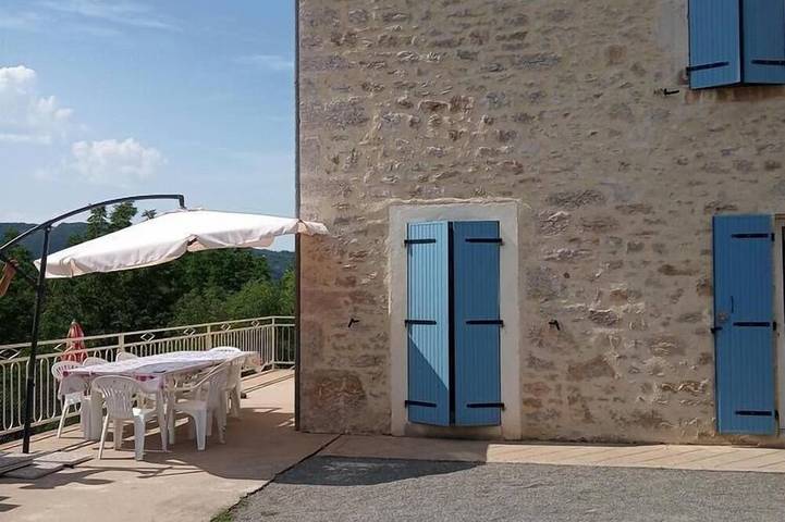 Location de vacances pour 8 personnes, avec jardin à Tour-de-Faure - 4