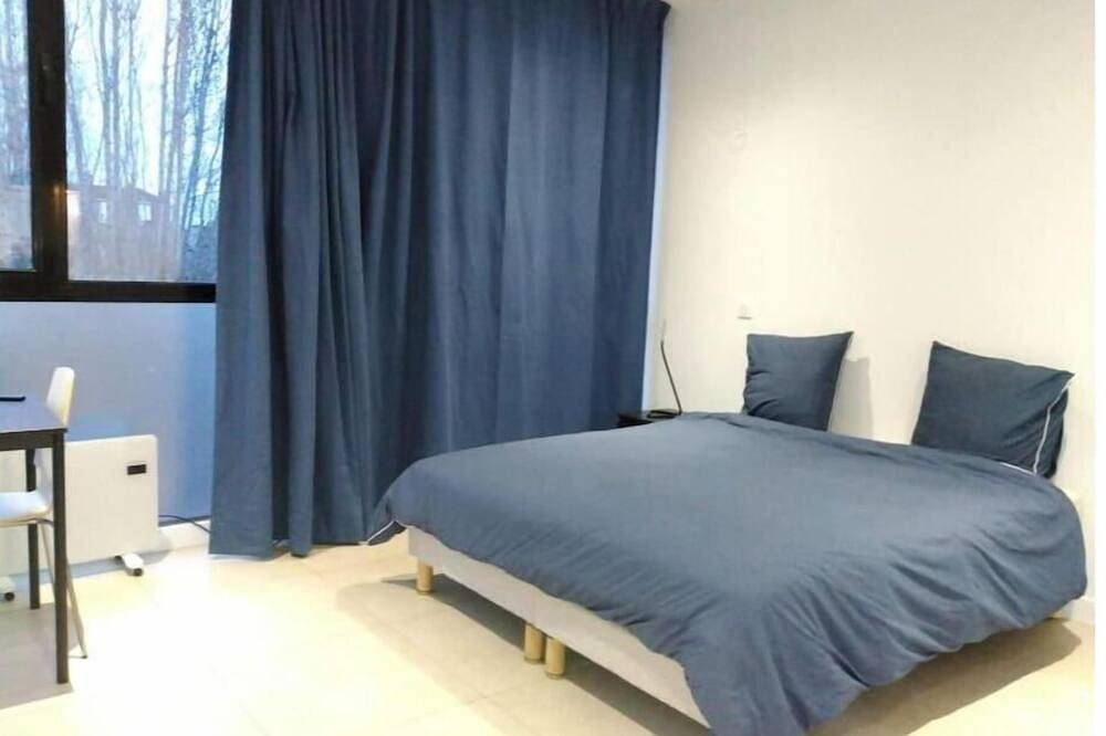 Entire apartment, Studio overlooking garden in Cachan, Val-de-Marne