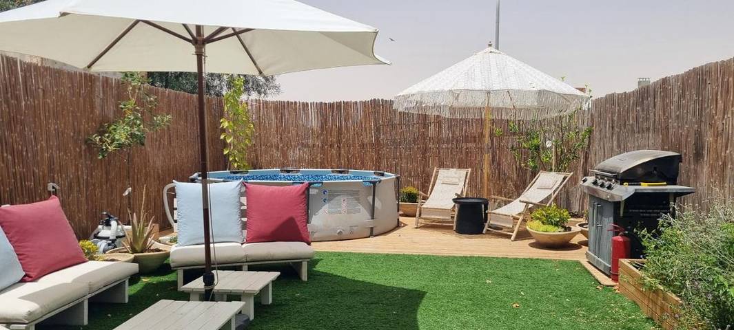 Appartement de vacances pour 12 personnes, avec jardin ainsi que jacuzzi et piscine