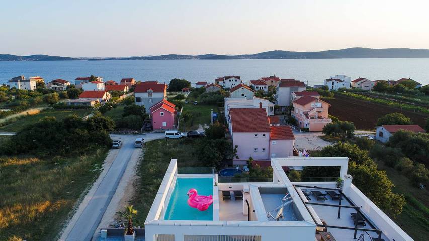 Ferienwohnung für 6 Personen, mit Pool und Meerblick sowie Balkon in Zadar - 2