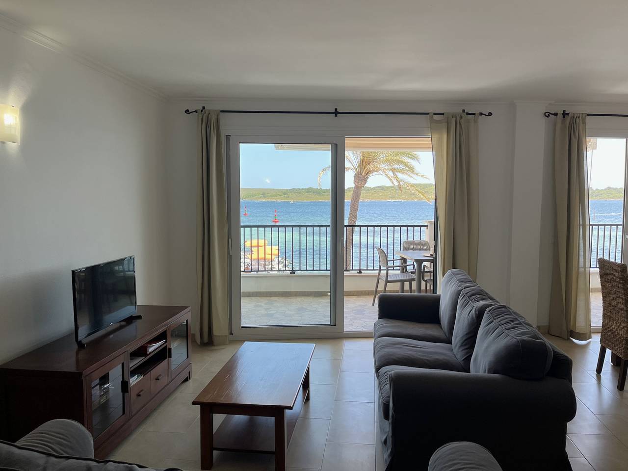 Apartamento entero, Apartamento de vacaciones para 5 personas con terraza in Fornells, Es Mercadal