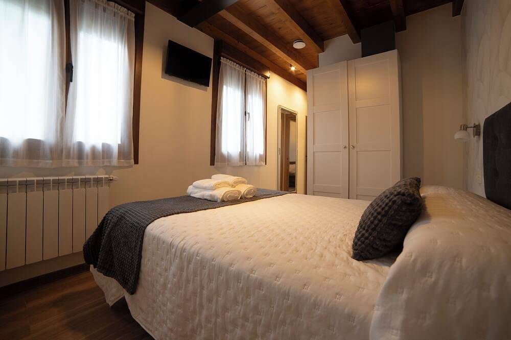 Entire apartment, Apartment in the Picos de Europa, Asturias. Natural Paradise. in Onís, Asturias Province