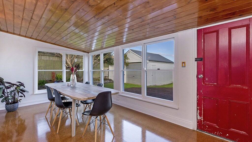 A quaint little retreat for a family, situated in a quiet family friendly cul de sac. in Port Fairy, Shire of Moyne