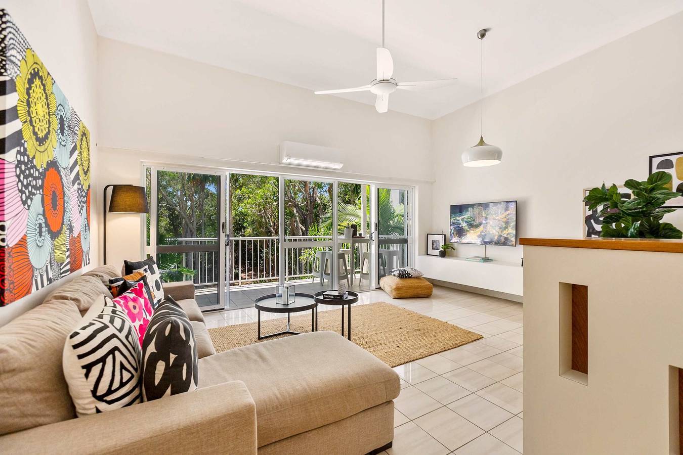Entire apartment, Melaleuca Hideaway - Beach  Pool  free parking in Cairns, Far North Queensland
