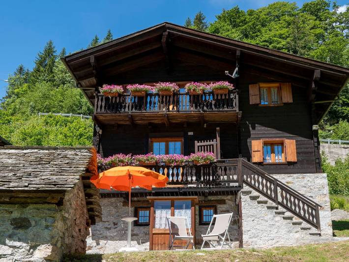 Appartamento per 9 persone, con Balcone e Idromassaggio nonché Panorama a Macugnaga